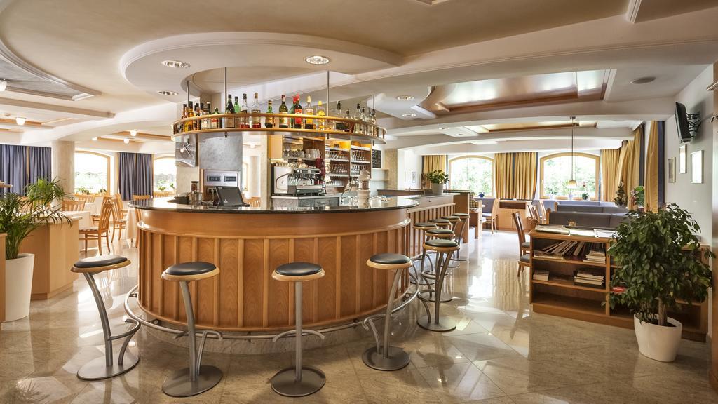 Hotel Bischofhof - Bistro Jasmin Киуза Екстериор снимка