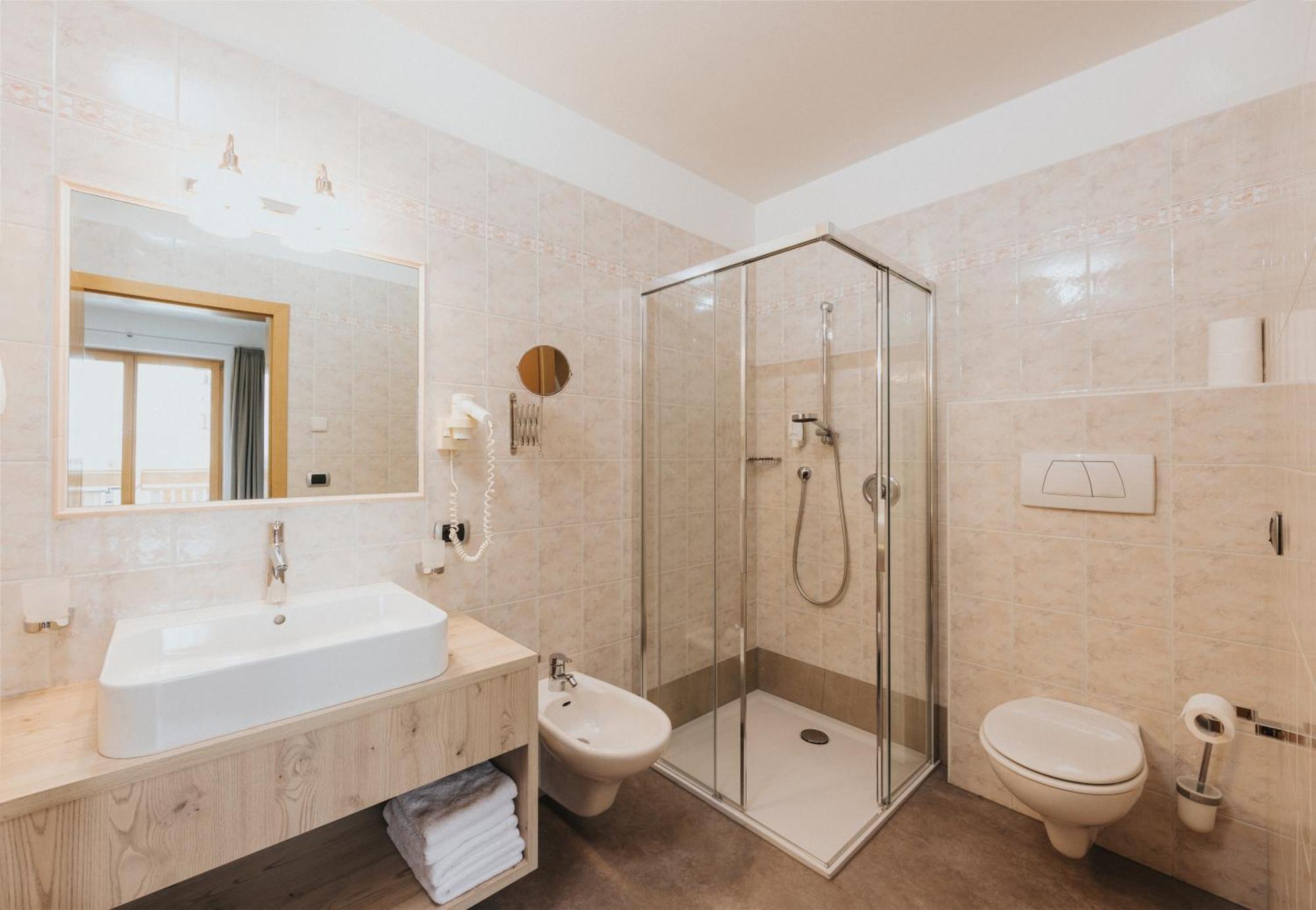 Hotel Bischofhof - Bistro Jasmin Киуза Екстериор снимка